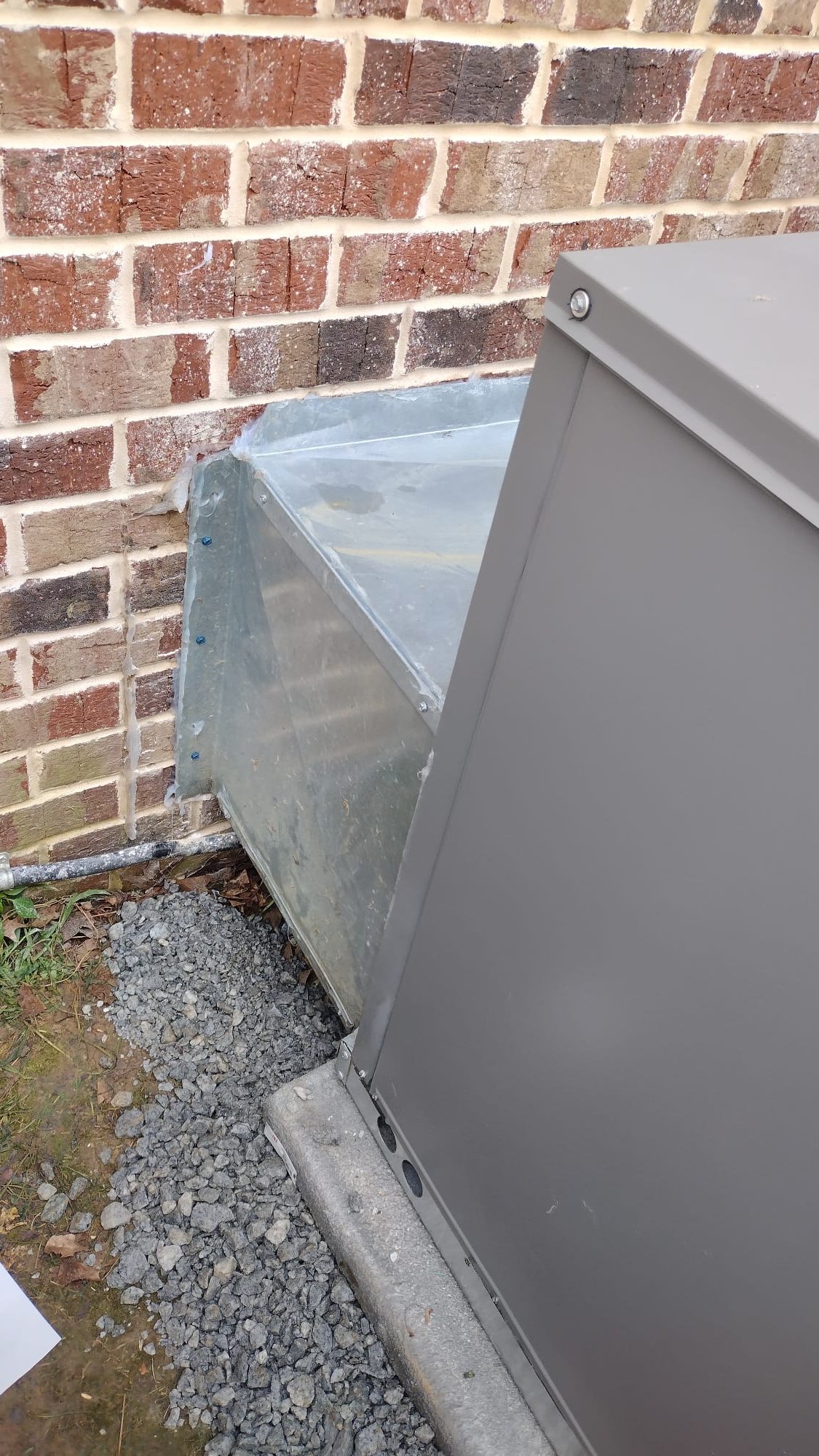 Neat Duct Connection and Sealant