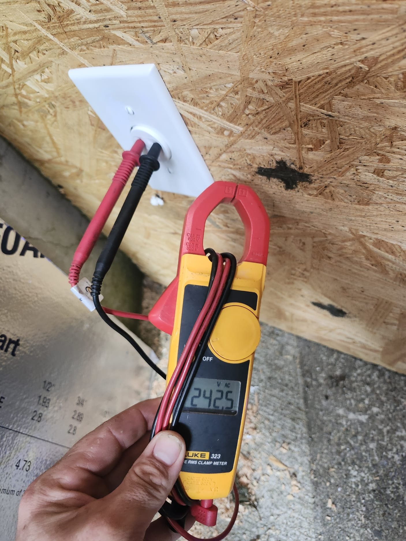 Verifying Voltage with a Clamp Meter
