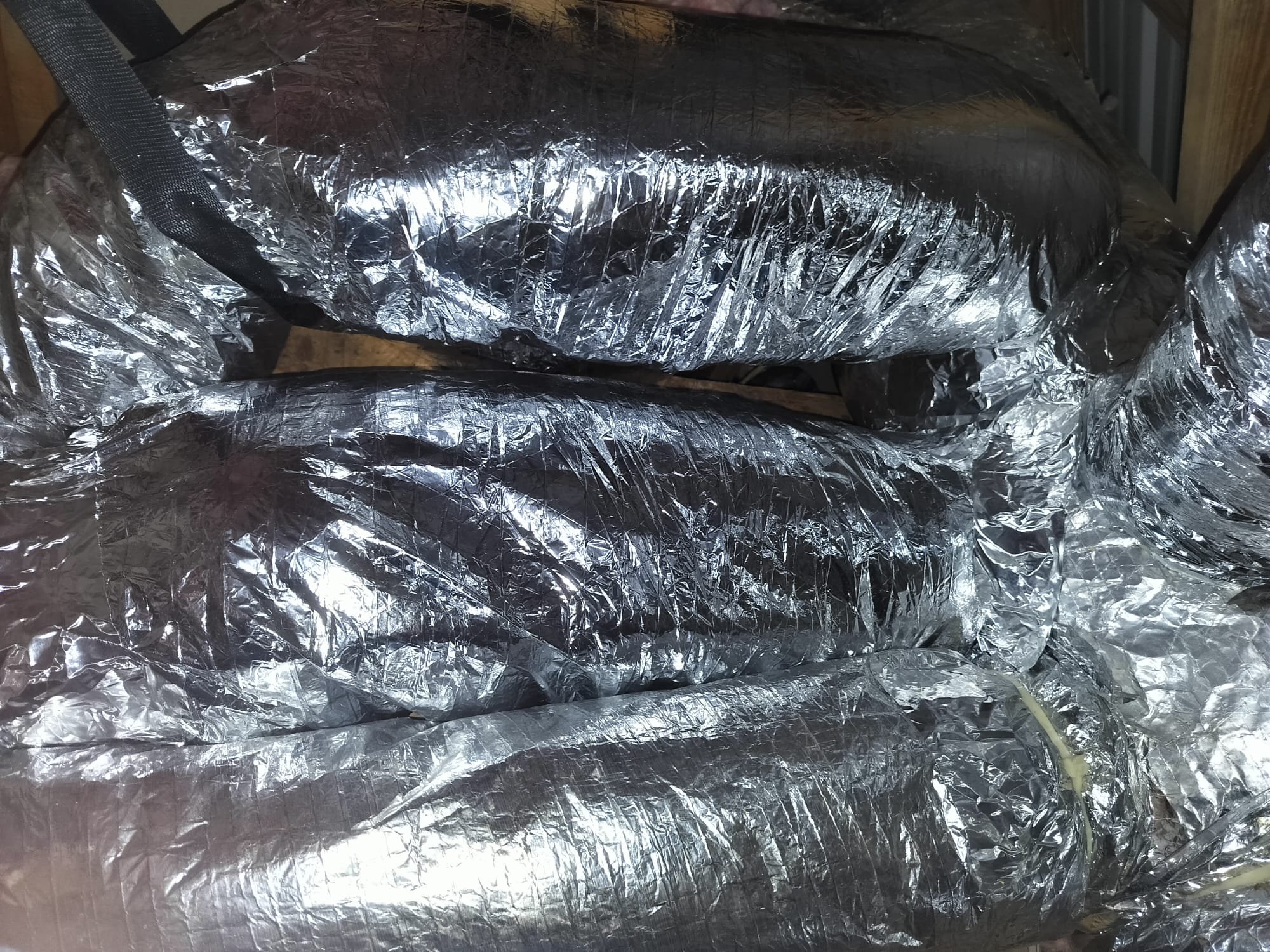 Clean, insulated flexible ducts