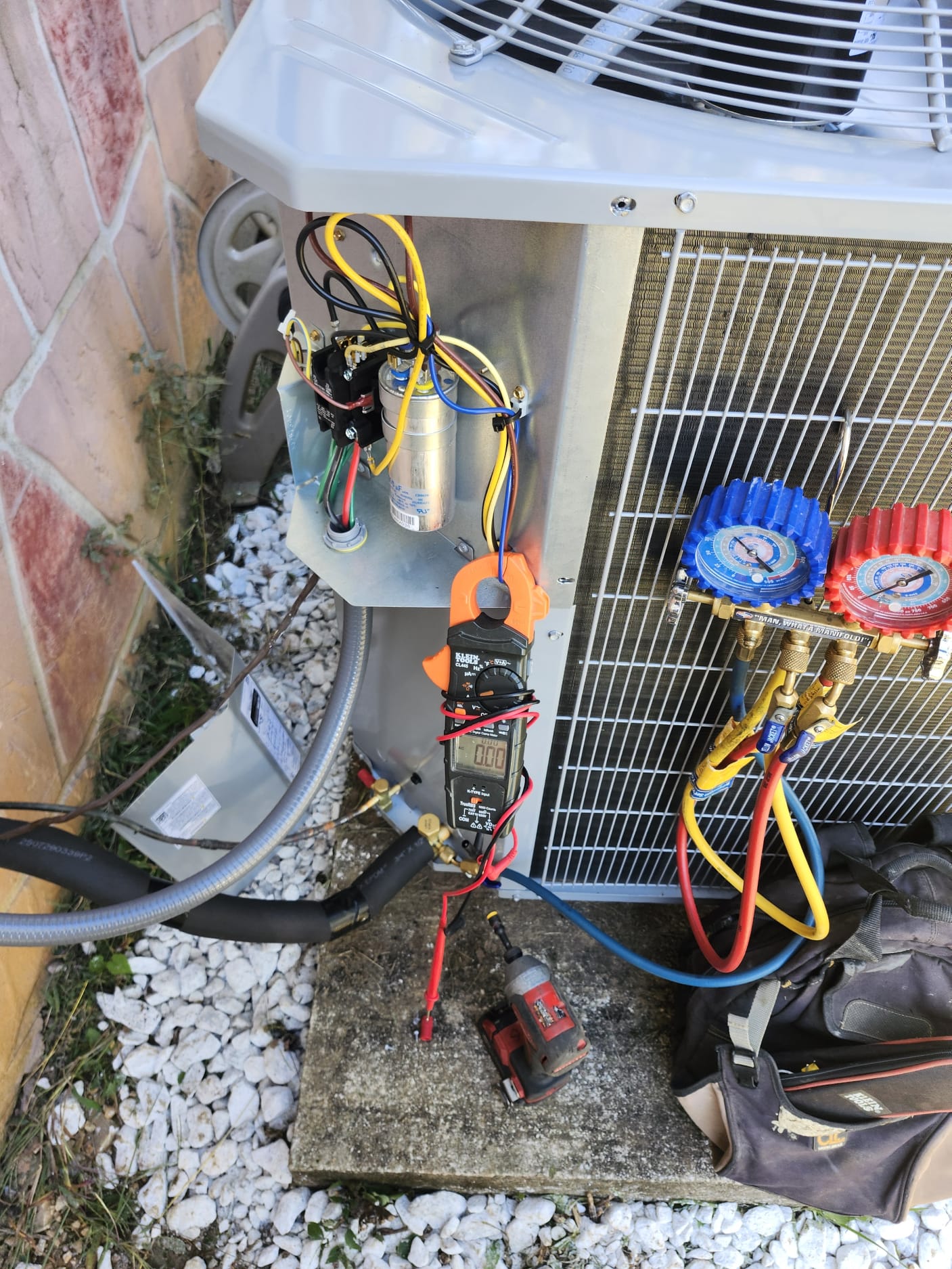 Pressure Check with Manifold Gauge