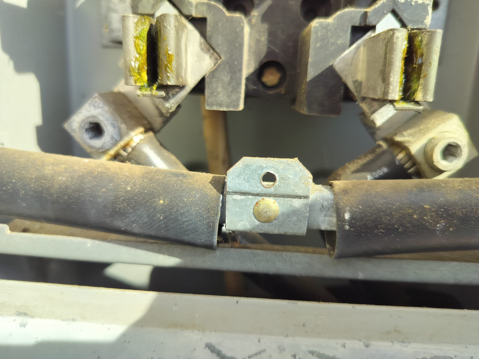 Dust and Compound on Main Connections