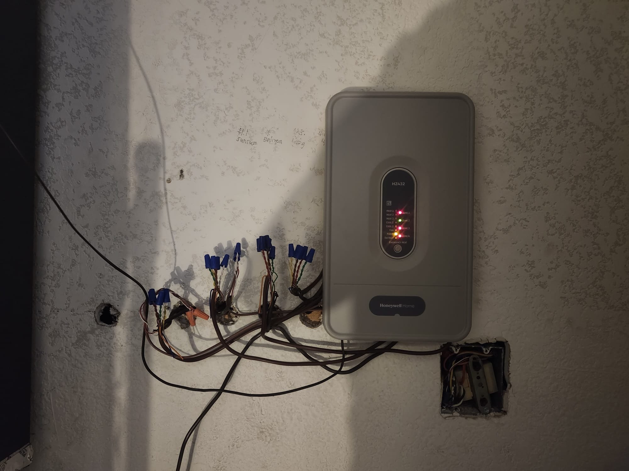 Honeywell Home HZ432 zone control panel