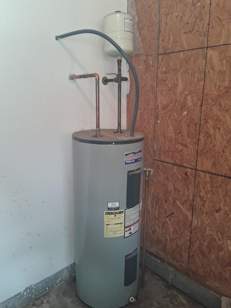 New water heater with expansion tank installed