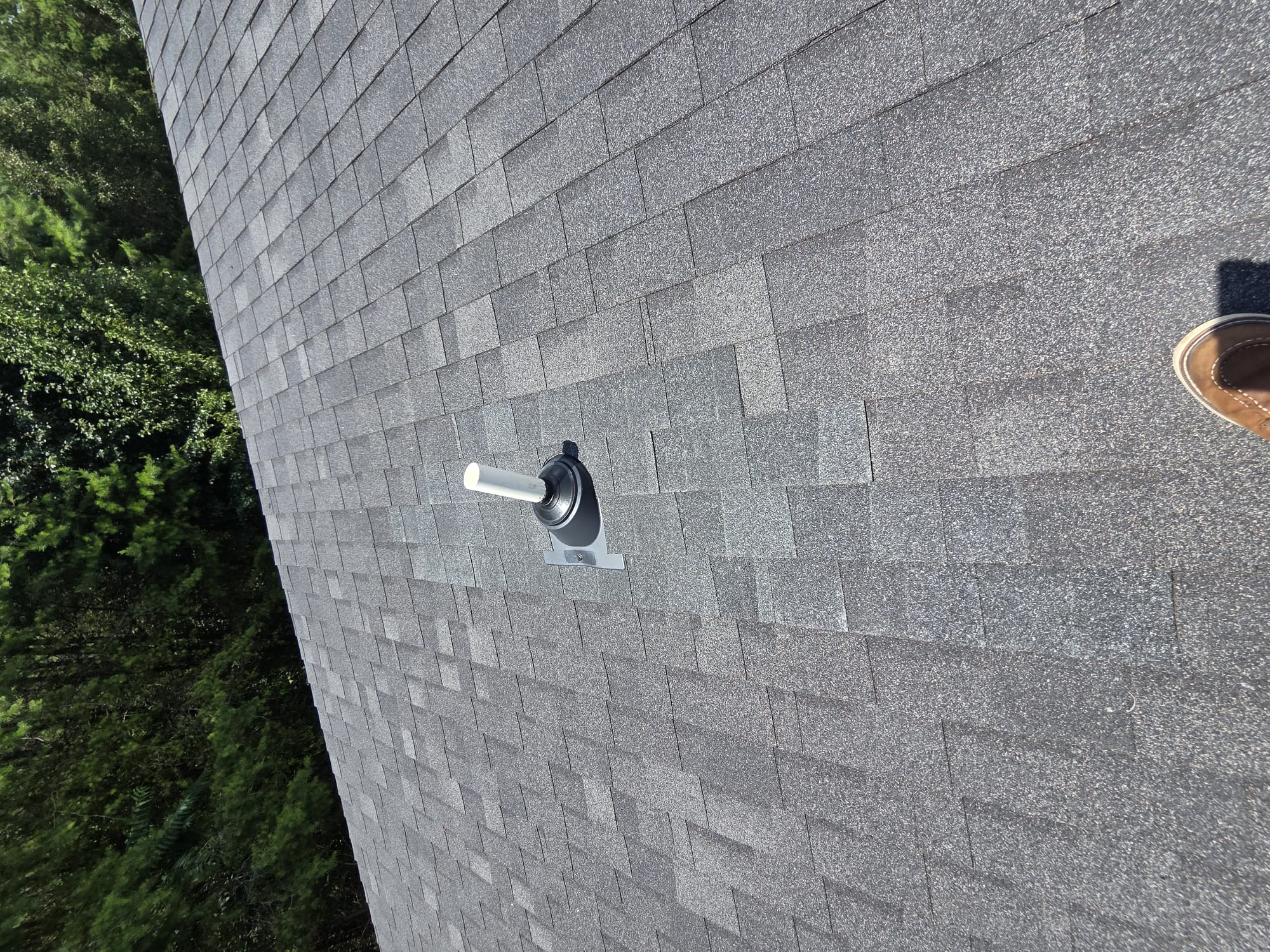Properly sealed pipe flashing